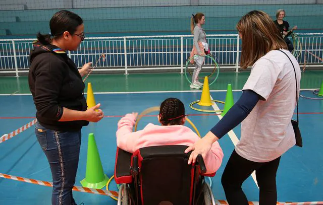 Festival garante acesso a piscinas para crianças com deficiência de Diadema