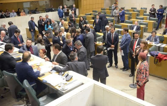 Parlamentares durante votação da LDO em 2019