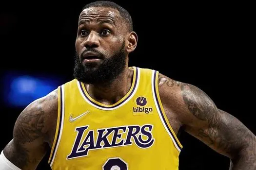 Com lesão no joelho, LeBron James deve desfalcar os Lakers por mais alguns jogos