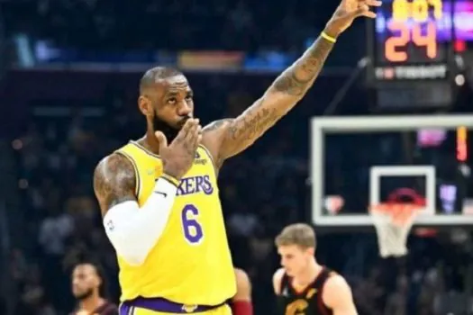 LeBron brilha, faz história na NBA, mas Lakers perdem mais uma; Celtics tropeçam