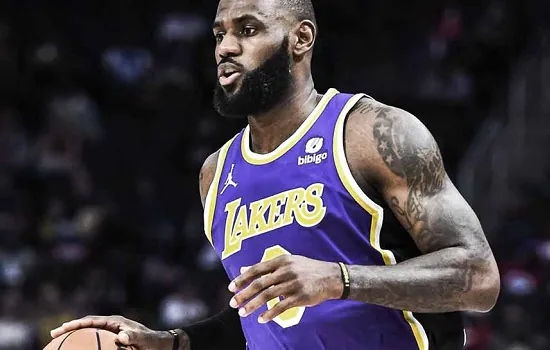 LeBron volta de suspensão dando show e Lakers batem o Indiana na prorrogação