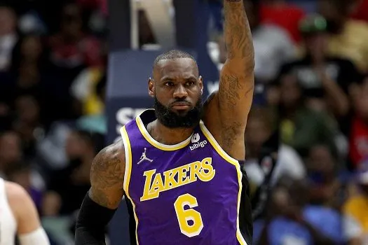 LeBron se irrita em incrível virada que deixa Lakers em situação delicada na NBA