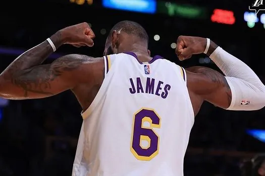 LeBron leva Lakers à vitória sobre Detroit do vaiado Isaiah uma semana após briga