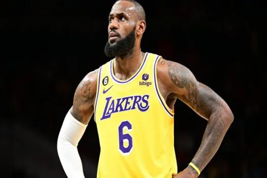 LeBron faz 47 pontos no aniversário de 38 anos; outros quatro marcam mais de 40