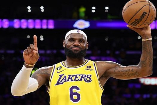 LeBron James quebra recorde de Jordan com 563 jogos acima de 30 pontos