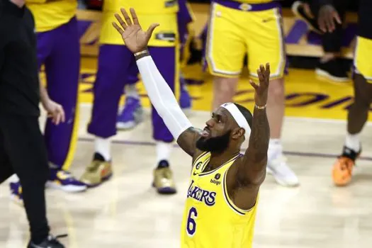 LeBron James supera Abdul-Jabbar e se torna o maior pontuador da história da NBA