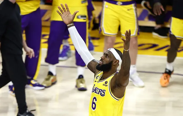 LeBron James supera Abdul-Jabbar e se torna o maior pontuador da história da NBA