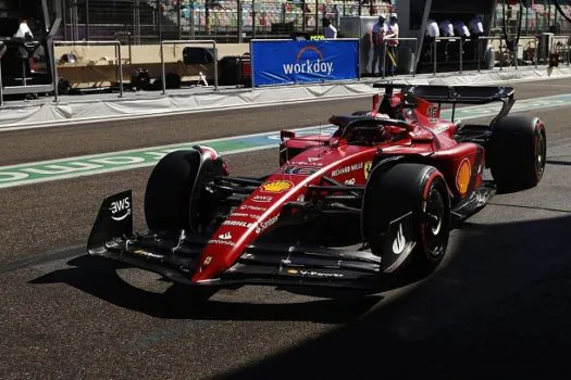 Leclerc celebra surpreendente pole da Ferrari no GP do Azerbaijão: ‘A equipe precisava’