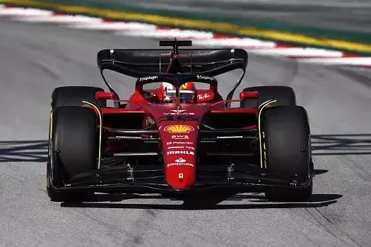 Leclerc faz melhor tempo, põe Verstappen em segundo e Ferrari faz pole na França