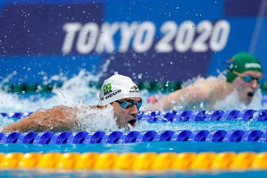 Leonardo de Deus faz melhor tempo da carreira e vai às semis nos 200m borboleta