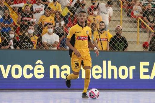 Leozinho, do Sorocaba, vence pela segunda vez prêmio de melhor jogador  jovem de futsal do mundo, futsal