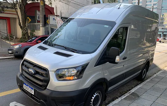 Leva e traz – Ford Transit Furgão da nova geração foi lançado em outubro aqui no Brasil