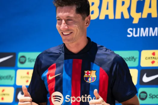 Lewandowski é apresentado pelo Barcelona: “Estou com fome de gols e de sucesso”