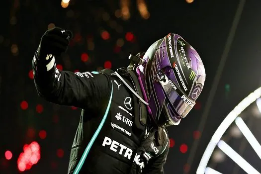 Em final espetacular, Hamilton supera Verstappen e vence GP do Bahrein