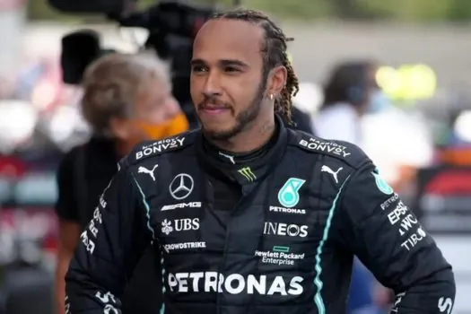 Chefe da Mercedes rejeita rumores sobre saída de Hamilton rumo à Ferrari