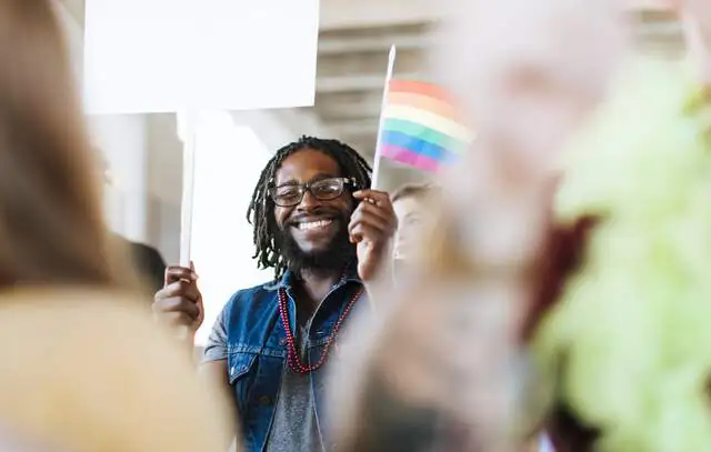 A necessidade de ambientes de trabalho receptivos para a comunidade LGBTQIAPN+