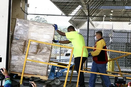 Governo de SP entrega primeiro lote de concentradores de oxigênio para nove regiões