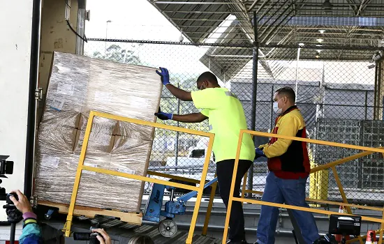 Governo de SP entrega primeiro lote de concentradores de oxigênio para nove regiões