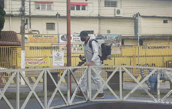 Defesa Civil de Ribeirão Pires continua limpeza desinfetante