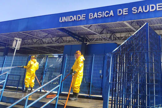 Diadema inicia lavagem dos prédios públicos da saúde para combater ao Covid-19