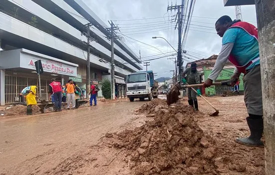 Petrópolis reforça equipes de limpeza para liberar vias da cidade