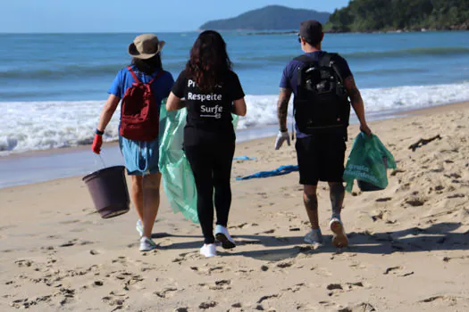 Voluntários são convidados para participar de limpeza na orla da Praia Brava neste sábado