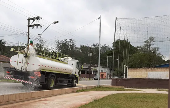 Espaços públicos de Ribeirão Pires continuam recebendo higienização