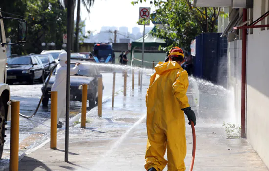 Sabesp e Prefeitura de Diadema higienizam entorno do HM