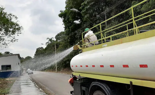 Bairros de Ribeirão Pires recebem limpeza desinfetante