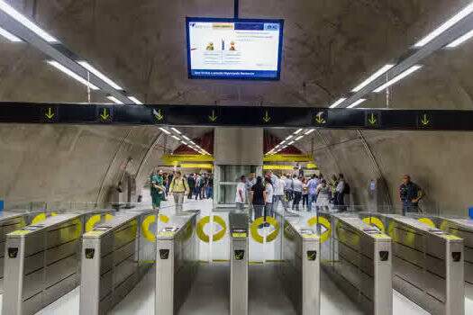 Linhas 4-Amarela e 5-Lilás de metrô exibem alertas de pessoas desaparecidas
