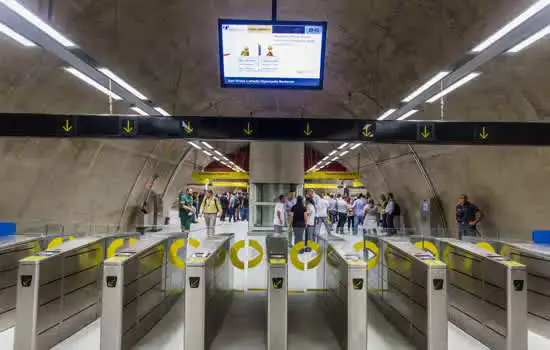 Linhas 4-Amarela e 5-Lilás de metrô exibem alertas de pessoas desaparecidas