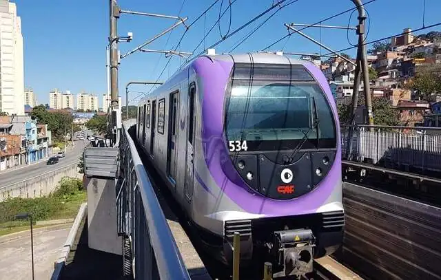 Linha 5-lilás do metrô fica paralisada por cerca de 2 horas após falha técnica em SP