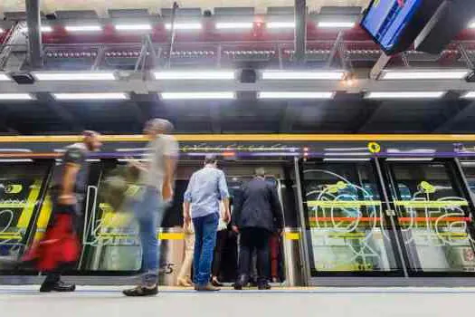 ViaQuatro assina contrato de 10 anos com a JCDecaux para operar publicidade no metrô