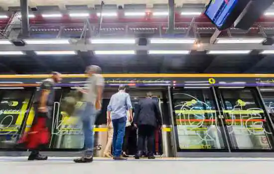 ViaQuatro assina contrato de 10 anos com a JCDecaux para operar publicidade no metrô