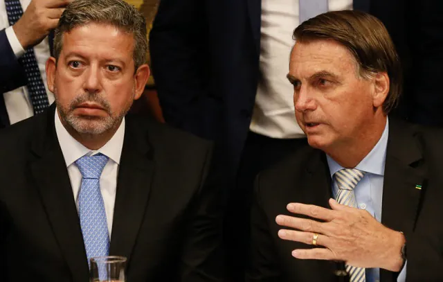 Lira concede aposentadoria parlamentar a Jair Bolsonaro