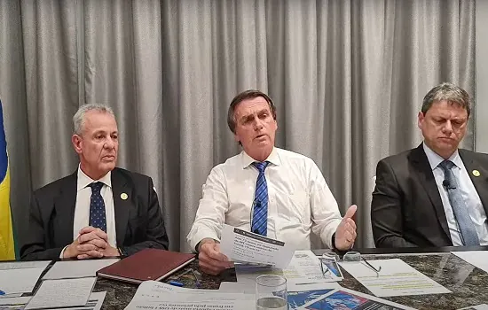 Bolsonaro negocia PEC para zerar impostos sobre combustíveis