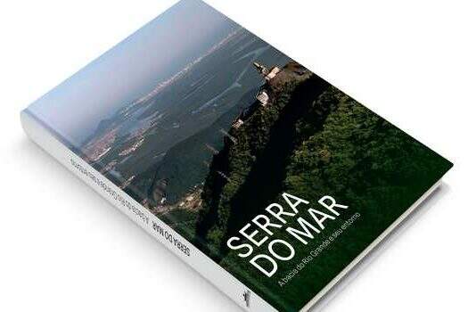 Projeto Serra do Mar distribui mais de 600 exemplares de livro para alunos da rede pública