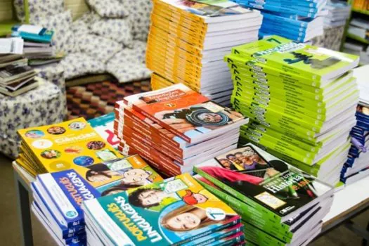 Governo deixa de comprar parte dos livros para alunos da rede pública