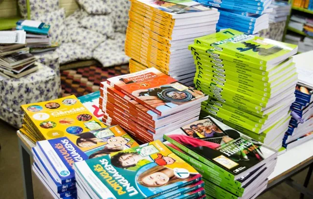 Governo deixa de comprar parte dos livros para alunos da rede pública