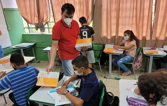 Educação SP entrega 16