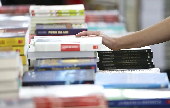 Feira do Livro Periférico reúne escritores