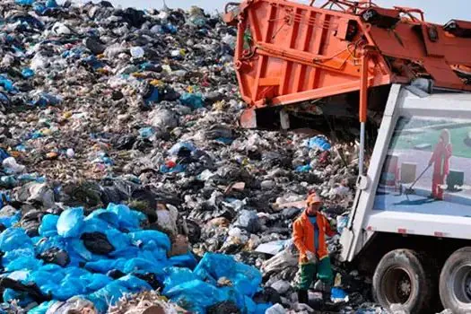 País prevê acabar com lixões em dois anos