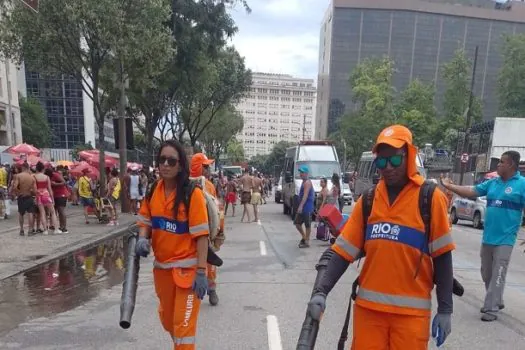 Mais de 66 toneladas de lixo foram recolhidas do Sambódromo no Rio