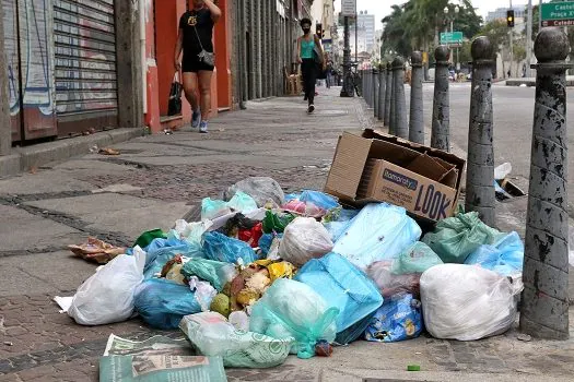 Garis em greve concordam em reduzir pauta de reivindicação