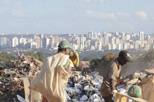 Quase 32% dos municípios brasileiros ainda usam lixões a céu aberto