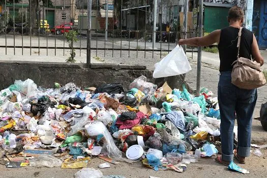 Justiça impõe multa a sindicato pela greve dos garis do Rio de Janeiro