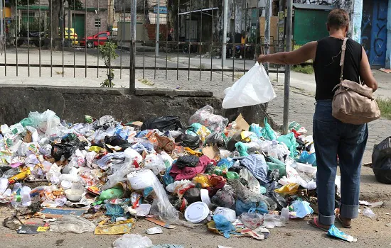 Justiça impõe multa a sindicato pela greve dos garis do Rio de Janeiro