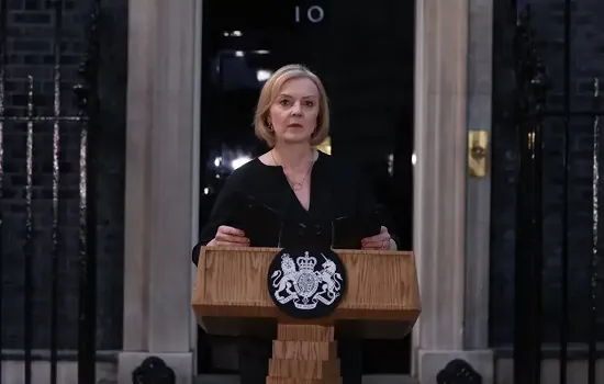 Reino Unido: Liz Truss pede desculpas