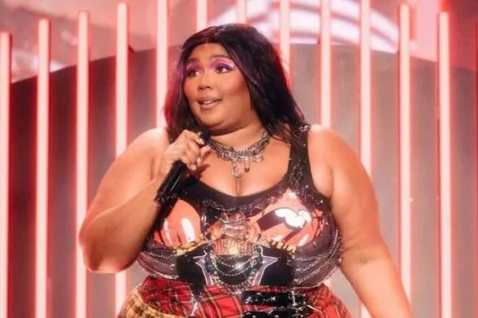 Lizzo, denunciada por assédio, contrata advogado de Johnny Depp e Bill Cosby