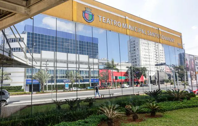 Teatro Municipal Santos Dumont.